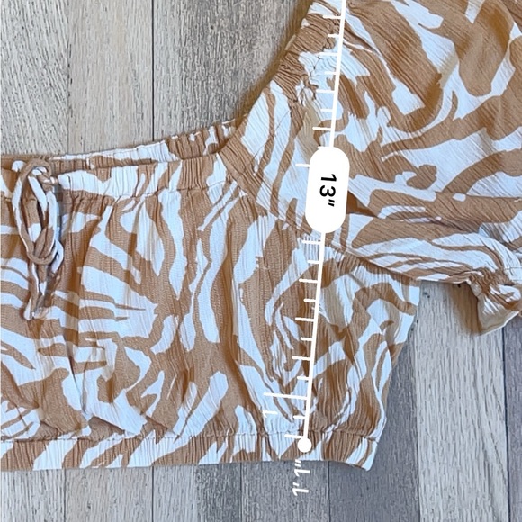 H&M Animal Print Cropped Peasant Top L - Picture 5 of 7